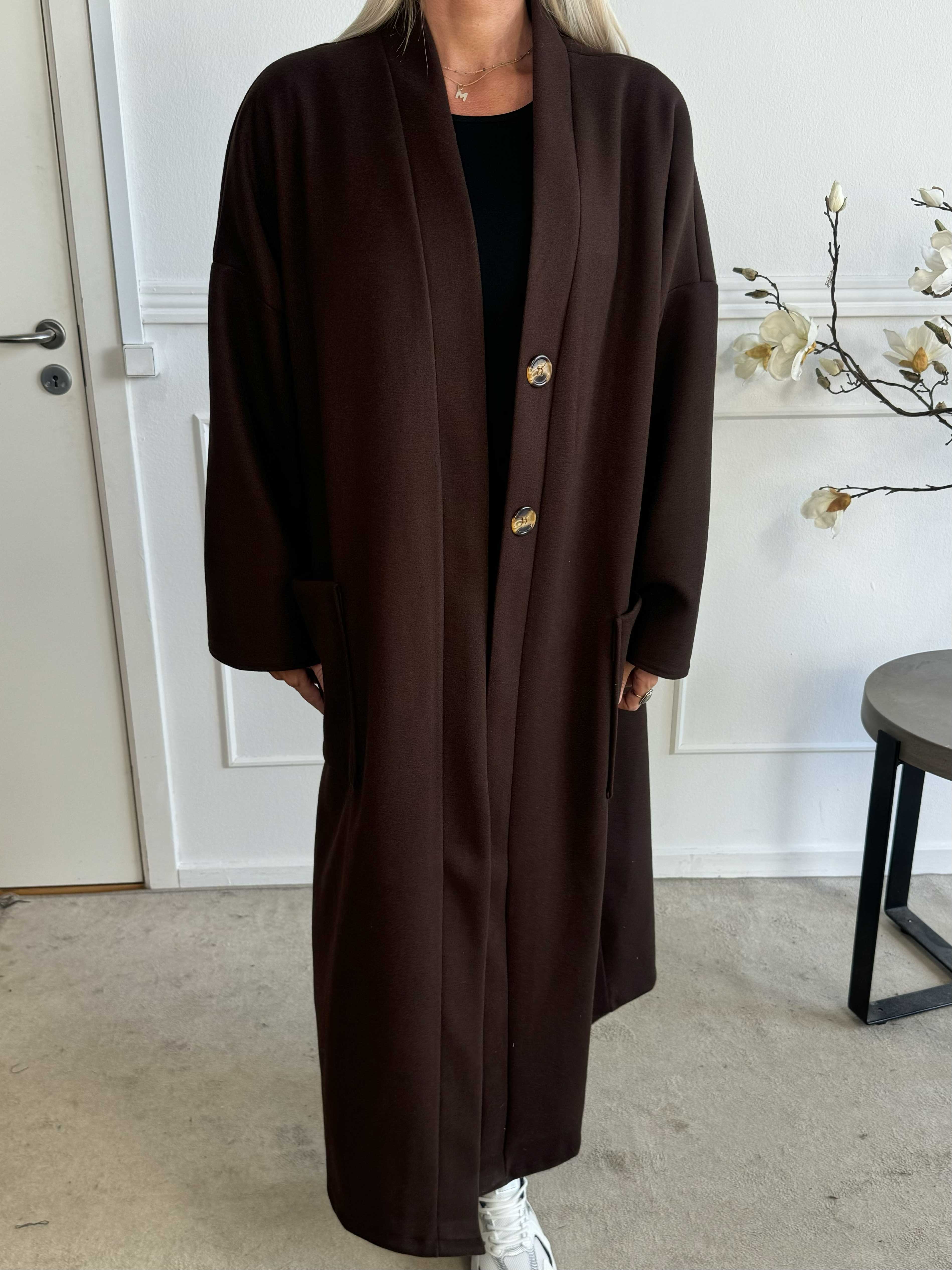 Abbelin - Lang oversized frakke med pynteknapper